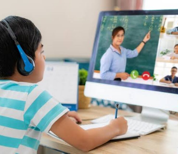 جلسات تعليمية فردية مع معلمة متخصصة – دعم وتطوير مهاراتك التعليمية